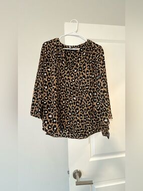 Michael Kors Leopard Print V-Neck Blouse – Classic Animal Print Top